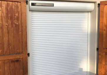 Installation de volets roulants solaires SOMFY RTS à Belleville-en-Beaujolais (69)