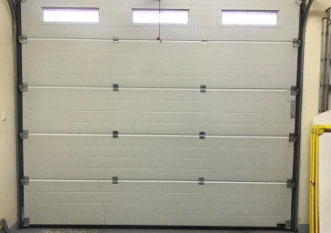 Remise en état d’une porte sectionnelle endommagée à Villié-Morgon