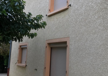 Remplacement de volets battants par volets roulants solaires SOMFY RS100 IO à Fareins (01)