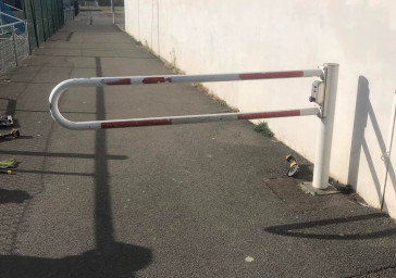 Maintenance et réglage des barrières d’accès au Stade Rosseli – Belleville-en-Beaujolais