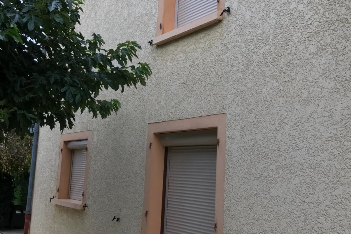 Remplacement de volets battants par volets roulants solaires SOMFY RS100 IO à Fareins (01)