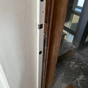 Pose de serrure multipoints sécurisée avec capot et gâche toute hauteur à Villefranche-sur-Saône