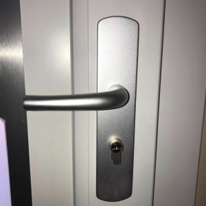 Réparation de portes après effraction à Messimy-sur-Saône et La Chapelle-de-Guinchay (69)