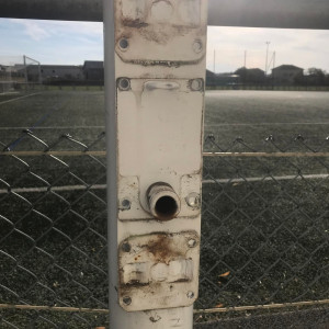 Maintenance et réglage des barrières d’accès au Stade Rosseli – Belleville-en-Beaujolais