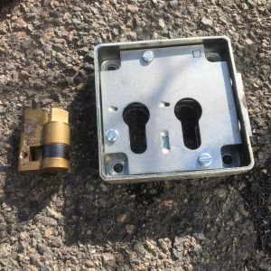 Maintenance et réglage des barrières d’accès au Stade Rosseli – Belleville-en-Beaujolais