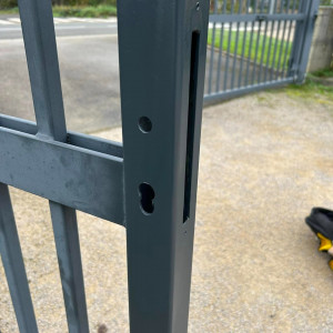 Modification et sécurisation manuelle du portail du relais de la petite enfance à Saint-Didier-sur-Chalaronne