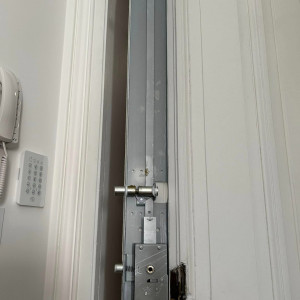 Pose de serrure multipoints sécurisée avec capot et gâche toute hauteur à Villefranche-sur-Saône