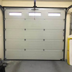 Remise en état d’une porte sectionnelle endommagée à Villié-Morgon