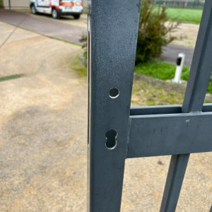 Modification et sécurisation manuelle du portail du relais de la petite enfance à Saint-Didier-sur-Chalaronne