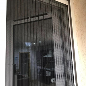 Pose de moustiquaires plissées à ouverture latérale – Belleville-en-Beaujolais