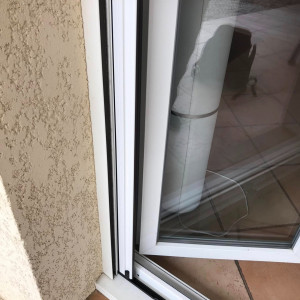 Pose de moustiquaires plissées à ouverture latérale – Belleville-en-Beaujolais