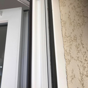 Pose de moustiquaires plissées à ouverture latérale – Belleville-en-Beaujolais