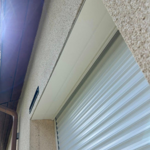 Transformation de volets roulants manuels en volets solaires SOMFY RS100 IO à Villefranche-sur-Saône