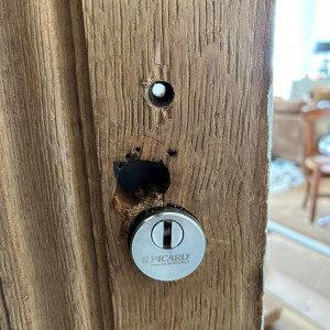 Pose de serrure multipoints sécurisée avec capot et gâche toute hauteur à Villefranche-sur-Saône