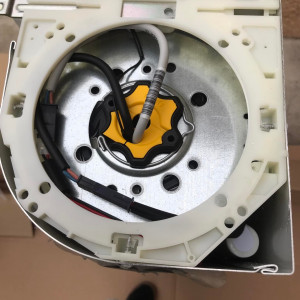 Pose de deux volets roulants solaires motorisés SOMFY SOLAR RS100 IO à Guéreins