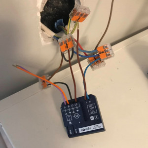 Transformation de moteurs filaires en volets roulants pilotables à distance à Lurcy