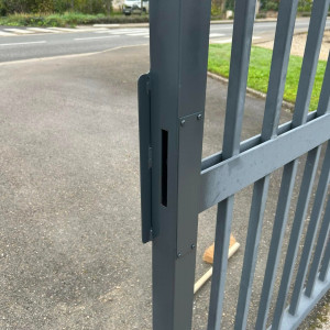 Modification et sécurisation manuelle du portail du relais de la petite enfance à Saint-Didier-sur-Chalaronne