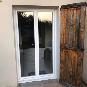 Installation de volets roulants solaires SOMFY RTS à Belleville-en-Beaujolais (69)