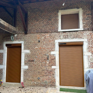 Installation de 7 volets roulants solaires imitation bois SOMFY RS100 IO à Saint-Didier-sur-Chalaronne