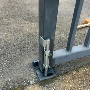 Modification et sécurisation manuelle du portail du relais de la petite enfance à Saint-Didier-sur-Chalaronne