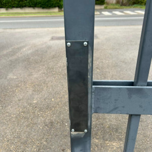 Modification et sécurisation manuelle du portail du relais de la petite enfance à Saint-Didier-sur-Chalaronne