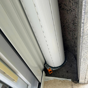 Transformation de volets roulants manuels en volets solaires SOMFY RS100 IO à Villefranche-sur-Saône