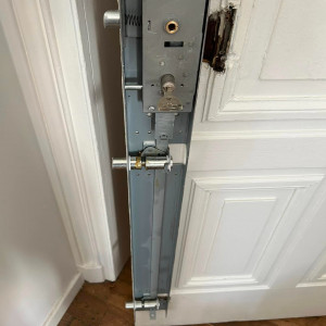 Pose de serrure multipoints sécurisée avec capot et gâche toute hauteur à Villefranche-sur-Saône