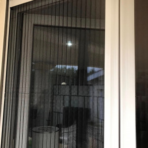 Pose de moustiquaires plissées à ouverture latérale – Belleville-en-Beaujolais