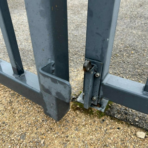 Modification et sécurisation manuelle du portail du relais de la petite enfance à Saint-Didier-sur-Chalaronne