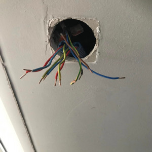 Transformation de moteurs filaires en volets roulants pilotables à distance à Lurcy