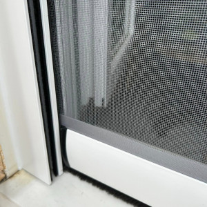 Pose de 6 volets roulants solaires SOMFY avec commande groupée et moustiquaires à Belleville-en-Beaujolais