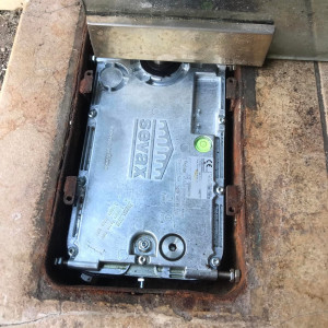 Réparation rapide de la porte vitrée d&#039;une boulangerie à Belleville-en-Beaujolais