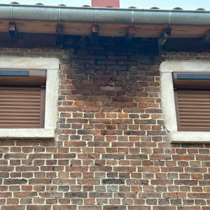 Installation de 7 volets roulants solaires imitation bois SOMFY RS100 IO à Saint-Didier-sur-Chalaronne