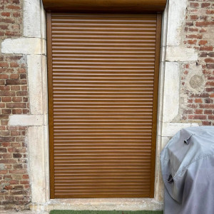 Installation de 7 volets roulants solaires imitation bois SOMFY RS100 IO à Saint-Didier-sur-Chalaronne