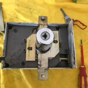 Intervention sur serrure ancienne BRICARD SUPER SÛRETÉ à Charentay