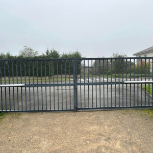 Modification et sécurisation manuelle du portail du relais de la petite enfance à Saint-Didier-sur-Chalaronne