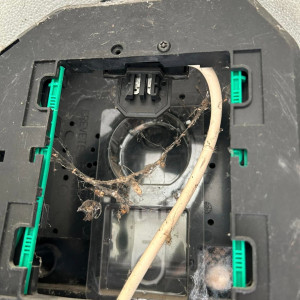 Pose de 6 volets roulants solaires SOMFY avec commande groupée et moustiquaires à Belleville-en-Beaujolais