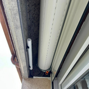 Transformation de volets roulants manuels en volets solaires SOMFY RS100 IO à Villefranche-sur-Saône