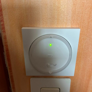 Transformation de volets roulants manuels en volets solaires SOMFY RS100 IO à Villefranche-sur-Saône