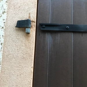 Remplacement de volets battants par volets roulants solaires SOMFY RS100 IO à Fareins (01)